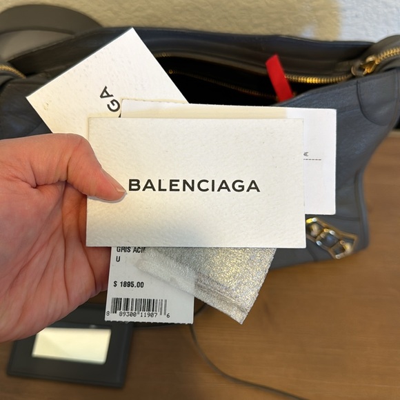 CONSIGNED Balenciaga City Bag Small - Picture 9 of 12